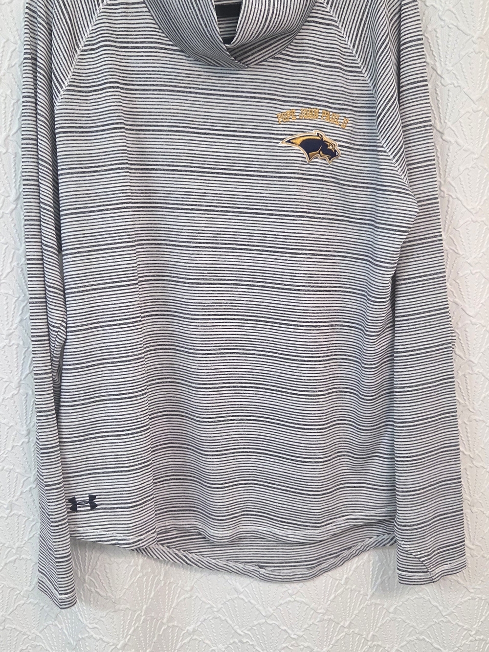 Under Armour Men’s Gray & White Striped Long-Sleeve Hoodie Shirt